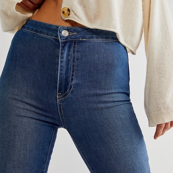 NWT Free People/We The Free Just Float On Flare Jeans in Jericho Blue - Picture 3 of 15